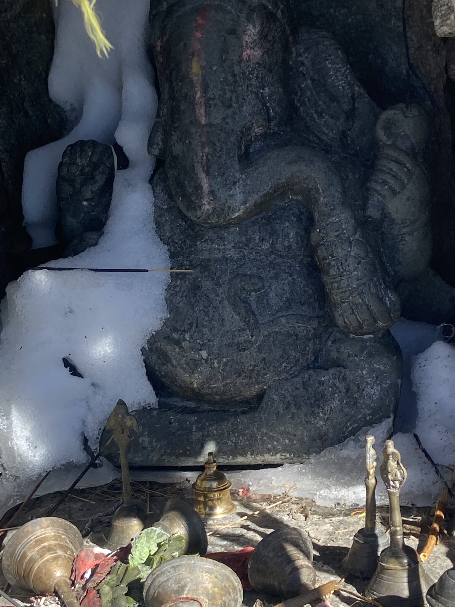 the sculptures inside the mountains at roopkund trek